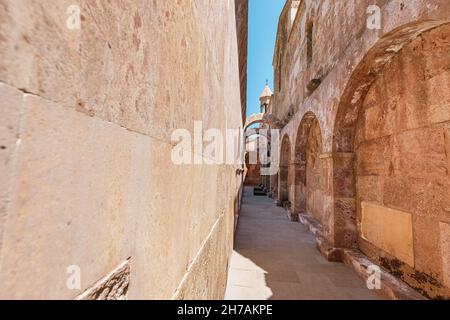 Chiesa e monastero di Odzun (VI secolo) situato nella regione di Lori in Armenia. Destinazioni turistiche e di viaggio Foto Stock