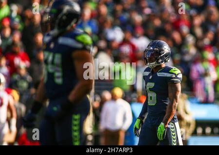 Seattle, Stati Uniti. Seattle, WA, Stati Uniti. 21 Nov 2021. Seattle Seahawks Safety Quandre Diggs attende un attimo durante una partita tra gli Arizona Cardinals e Seattle Seahawks al Lumen Field di Seattle, Washington. Sean Brown/CSM/Alamy Live News Credit: CAL Sport Media/Alamy Live News Foto Stock