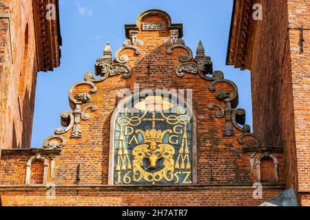 Gniezno, Polonia - 09 agosto 2021. Basilica Cattedrale Primaziale dell'Assunzione della Beata Vergine Maria e Santuario di Sant'Adalberto - dettagli Foto Stock