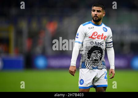 Milano, Italia. 21 novembre 2021. Lorenzo Insigne della SSC Napoli si occupa durante la serie Di Una partita di calcio tra FC Internazionale e SSC Napoli. Credit: Nicolò campo/Alamy Live News Foto Stock