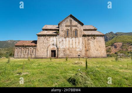 Famoso monastero e fortezza complesso di Akhtala (10 ° secolo) nel nord dell'Armenia. Una popolare attrazione turistica e religiosa. Foto Stock