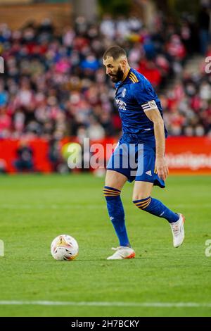 Granada, Spagna. 21 Nov 2021. Karim Benzema è stato visto in azione durante la partita la Liga Santander tra Granada CF e Real Madrid allo stadio Nuevo Los Carmenes di Granada. (Punteggio finale; Granada CF 1:4 Real Madrid) Credit: SOPA Images Limited/Alamy Live News Foto Stock