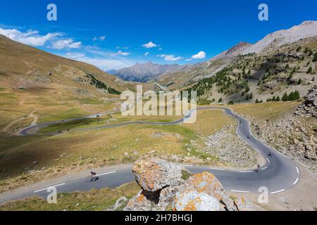 ALPES DE HAUTE-PROVENCE, 04, VALLE DI UBAYE, IL COL DE LA BONNETTE È UNA STRADA DI PASSO DI MONTAGNA A 2715 METRI DI ALTITUDINE, CHE COLLEGA LA VALLE DI UBAYE IN Foto Stock