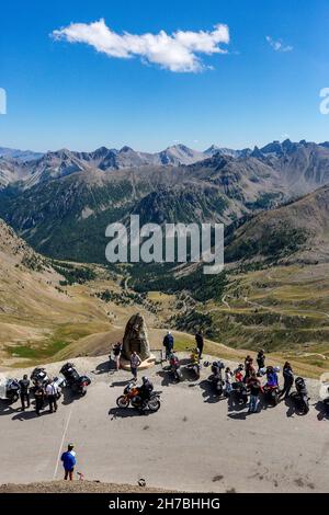 ALPES DE HAUTE-PROVENCE, 04, VALLE DI UBAYE, IL COL DE LA BONNETTE È UNA STRADA DI PASSO DI MONTAGNA A 2715 METRI DI ALTITUDINE, CHE COLLEGA LA VALLE DI UBAYE IN Foto Stock