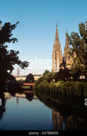 FRANCIA, BAS RHIN (67) ALSAZIA, STRASBURGO, CHIESA DI SAN PAOLO, DI NEO GOTICO, STILE COSTRUITO TRA IL 1892 E IL 1897. E' UN MONUMENTO STORICO. È LOCA Foto Stock