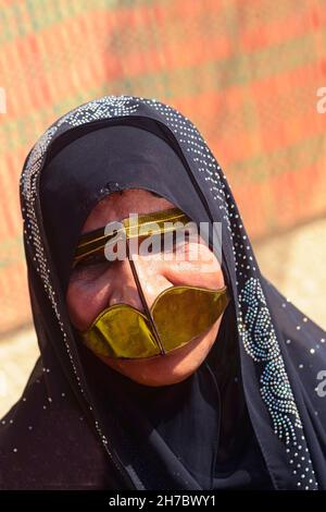 EMIRATI ARABI UNITI, DUBAI, MASCHERA TRADIZIONALE CHIAMATA BARKA Foto Stock