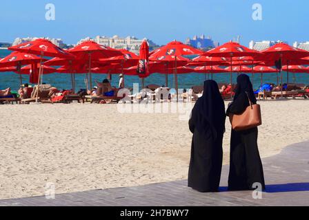 EMIRATI ARABI UNITI, DUBAI, ABBIGLIAMENTO DONNA TRADIZIONALE Foto Stock