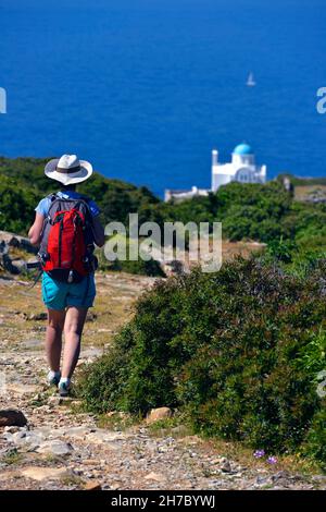 ESCURSIONI NEL SUD DELL'ISOLA DI AMORGOS DALLA CHIESA AGIOS IOANNIS VICINO VROUSTSI, CICLADI, GRECIA Foto Stock