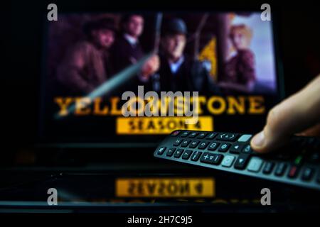 Serie TV Yellowstone e telecomando TV. Il programma televisivo Yellowstone è realizzato da Paramount Network Foto Stock