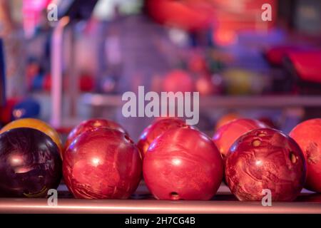 Primo piano di palline da bowling Foto Stock