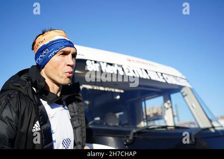 Kevin Sinfield alla terza tappa a Barrow Upon vola durante l'Extra Mile Challenge, dallo stadio Mattioli Woods Welford Road a Leicester allo stadio Emerald Headingley di Leeds. Data foto: Lunedì 22 novembre 2021. Foto Stock