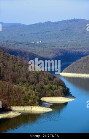 Lac de Vouglans, Francia, Giura, Moirans en Montagne Foto Stock