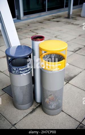 Separazione dei rifiuti in un edificio pubblico, in Germania Foto Stock