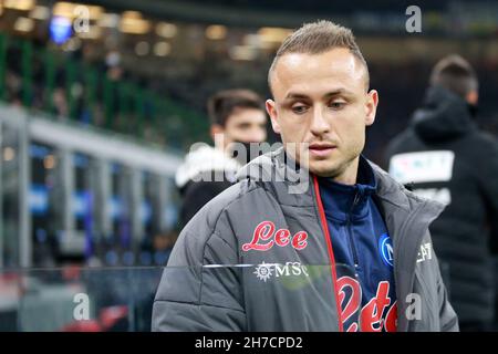 Stanislav Lobotka della SSC Napoli durante il riscaldamento davanti alla Serie A partita tra FC Internazionale e SSC Napoli Foto Stock