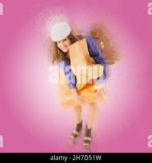 Immagine migliorata digitalmente di una donna alla moda in blouse blu fuori shopping Foto Stock