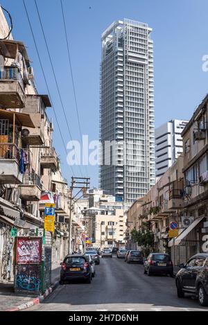 Vecchio e nuovo in via Zevulun (vicino Allenby), Tel Aviv, Israele Foto Stock