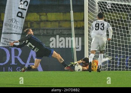 Andrea Paleari Jogador Benevento Durante Jogo Campeonato Italiano Serie  Entre — Fotografia de Stock Editorial © VincenzoIzzo #535949916