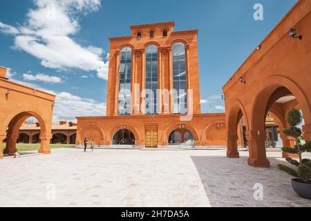 18 maggio 2021, Armenia Wine Factory, Armenia: Costruzione della famosa fabbrica di vino e cognac: Armenia Wine. Producono alcah di alta qualità Foto Stock