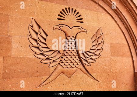 18 maggio 2021, Armenia Wine Factory, Armenia: Emblema della famosa fabbrica di vino e cognac: Armenia Wine. Producono alcol di alta qualità Foto Stock