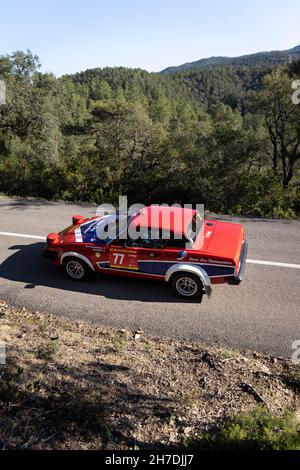 Trionfo TR7 che partecipa alla sezione cronometrata del Rally Costa Brava 2021 a Girona, Spagna Foto Stock