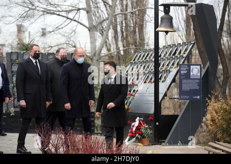 KIEV, UCRAINA - 21 NOVEMBRE 2021 - Presidente dell'Ucraina Volodymyr Zelenskyy, primo Ministro dell'Ucraina Denys Shmyhal, Presidente della Verkhovna Rada o Foto Stock