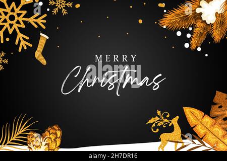 Golden Christmas Wishes and Greetings background with Snowflakes and Leaf. Moderno banner dorato di Natale Foto Stock