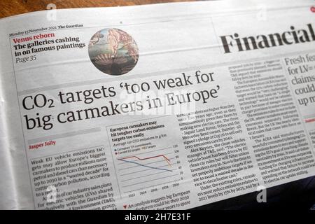 "Obiettivi di CO2 "troppo deboli per i grandi produttori di auto in Europa" " articolo del giornale Guardian Carbon Pollution 15 novembre 2021 Londra Inghilterra Regno Unito Foto Stock