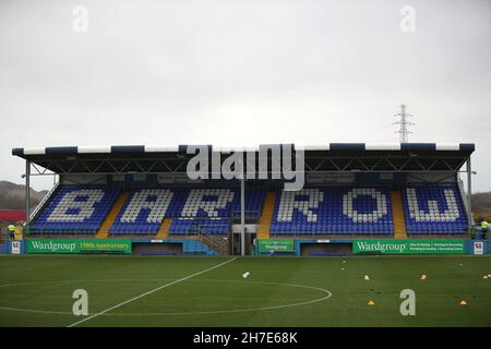 Vista generale di Holker Street, conosciuta anche come il Dunes Hotel Stadium durante la partita della EFL League Two tra Barrow e Crawley Town. Foto di James Boardman Foto Stock