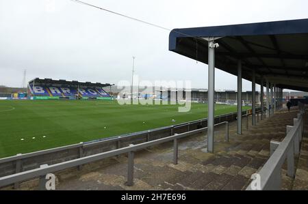 Vista generale di Holker Street, conosciuta anche come il Dunes Hotel Stadium durante la partita della EFL League Two tra Barrow e Crawley Town. Foto di James Boardman Foto Stock