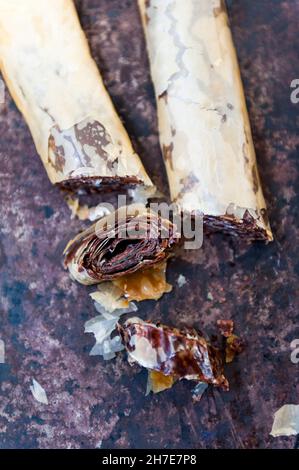 Baklava al cioccolato (dolci filo dei Balcani, vicino Oriente) Foto Stock