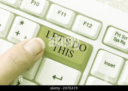 Didascalia concettuale Let S Do this. Concetto di business l'atto di accettare di fare qualcosa o di farlo Tipist creazione di documenti aziendali Foto Stock