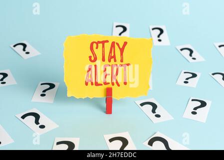 Avviso di soggiorno testo della scrittura a mano. Concetto di Internet che presta la massima attenzione alle cose intorno Quick to SEE or Incomprendid Office Information Processing Workshop Foto Stock