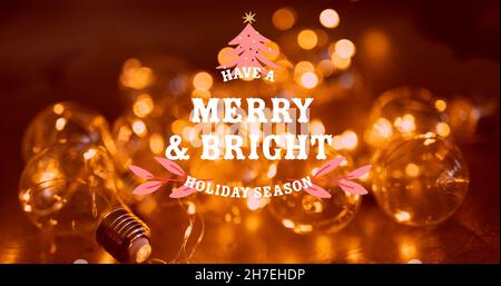 Immagine di allegro testo di natale sulle lampadine Foto Stock