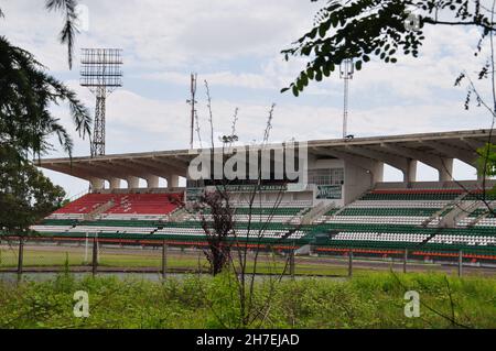 Stand principale dello Stadio Repubblicano a Sukhumi, Abkhazia. Foto Stock