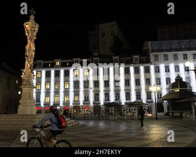 Lisboa, Portogallo. 22 novembre 2021. (INT) illuminazione natalizia a Piazza Municipio di Lisbona. 22 novembre 2021, Lisbona, Portogallo: L'illuminazione natalizia può già essere visto in Piazza Municipio, a Lisbona, Portogallo, lunedì (22) (Credit Image: © Edson De Souza/TheNEWS2 via ZUMA Press Wire) Foto Stock