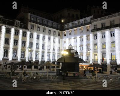 Lisboa, Portogallo. 22 novembre 2021. (INT) illuminazione natalizia a Piazza Municipio di Lisbona. 22 novembre 2021, Lisbona, Portogallo: L'illuminazione natalizia può già essere visto in Piazza Municipio, a Lisbona, Portogallo, lunedì (22) (Credit Image: © Edson De Souza/TheNEWS2 via ZUMA Press Wire) Foto Stock