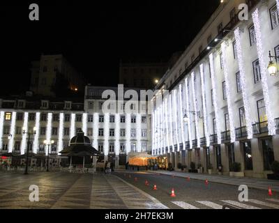 Lisboa, Portogallo. 22 novembre 2021. (INT) illuminazione natalizia a Piazza Municipio di Lisbona. 22 novembre 2021, Lisbona, Portogallo: L'illuminazione natalizia può già essere visto in Piazza Municipio, a Lisbona, Portogallo, lunedì (22) (Credit Image: © Edson De Souza/TheNEWS2 via ZUMA Press Wire) Foto Stock