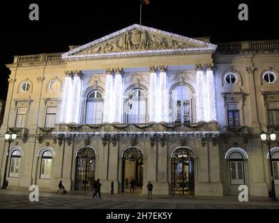 Lisboa, Portogallo. 22 novembre 2021. (INT) illuminazione natalizia a Piazza Municipio di Lisbona. 22 novembre 2021, Lisbona, Portogallo: L'illuminazione natalizia può già essere visto in Piazza Municipio, a Lisbona, Portogallo, lunedì (22) (Credit Image: © Edson De Souza/TheNEWS2 via ZUMA Press Wire) Foto Stock