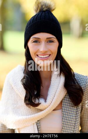 Bella donna all'aperto Foto Stock