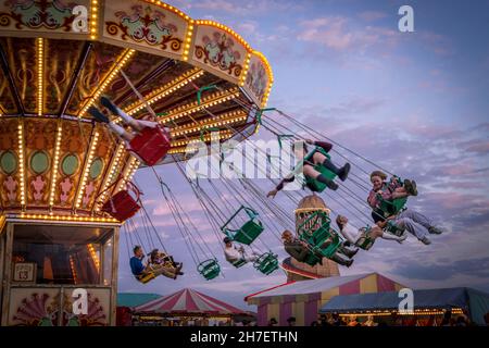 Sedie volanti Fairground Ride, Funfair estate, Foto Stock