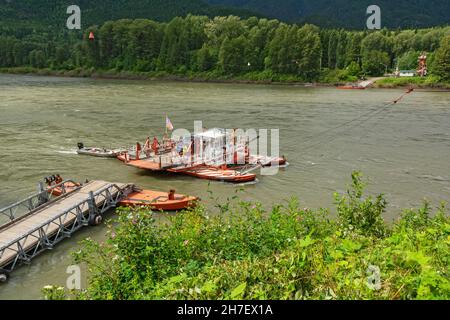 Canada, British Columbia, Usk Ferry, ha iniziato l'operazione 1913, un 'traghetto di azione' spinto dalla corrente d'acqua del fiume Skeena Foto Stock