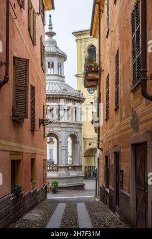 Famosa fontana costruita nel 1879 sulla sorgente Termale chiamata la Bollente nel centro storico di Acqui Terme, Piemonte, Italia Foto Stock
