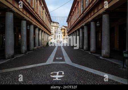 Famosa fontana costruita nel 1879 sulla sorgente Termale chiamata la Bollente nel centro storico di Acqui Terme, Piemonte, Italia Foto Stock