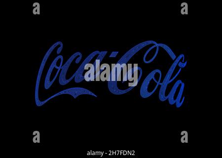 Almaty, Kazakhstan - 20 novembre 2021: Il logo Coca-Cola si illumina di blu con i LED al buio. Pubblicità notturna Foto Stock