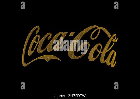 Almaty, Kazakhstan - 20 novembre 2021: Il logo Coca-Cola si illumina di giallo con i LED al buio. Pubblicità notturna Foto Stock