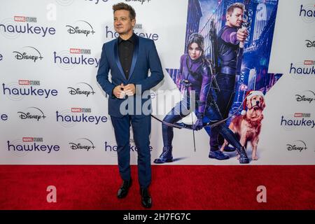 New York, Stati Uniti. 22 novembre 2021. Jeremy Renner partecipa allo speciale schermo dei fan di 'Hawkeye' di Marvel Studios all'AMC Lincoln Square di New York, New York, il 22 novembre 2021. (Foto di Gabriele Holtermann/Sipa USA) Credit: Sipa USA/Alamy Live News Foto Stock