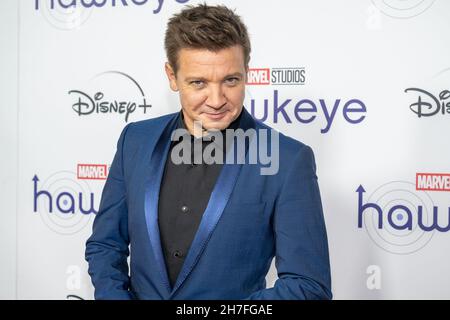 New York, Stati Uniti. 22 novembre 2021. Jeremy Renner partecipa allo speciale schermo dei fan di 'Hawkeye' di Marvel Studios all'AMC Lincoln Square di New York, New York, il 22 novembre 2021. (Foto di Gabriele Holtermann/Sipa USA) Credit: Sipa USA/Alamy Live News Foto Stock