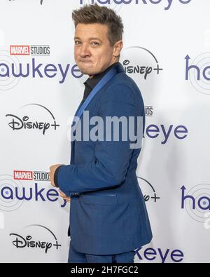 New York, Stati Uniti. 22 novembre 2021. Jeremy Renner partecipa allo speciale schermo dei fan di 'Hawkeye' di Marvel Studios all'AMC Lincoln Square di New York, New York, il 22 novembre 2021. (Foto di Gabriele Holtermann/Sipa USA) Credit: Sipa USA/Alamy Live News Foto Stock