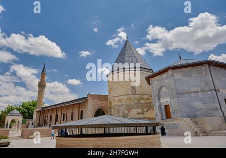 Fuori dalla moschea Alaeddin Keykubad (Cami) in Konya Turchia. Facciata di antica e antica architettura dell'impero Seljuk Foto Stock