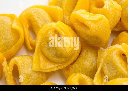 Primo piano di tortellini bolognesi a base di pasta all'uovo Foto Stock